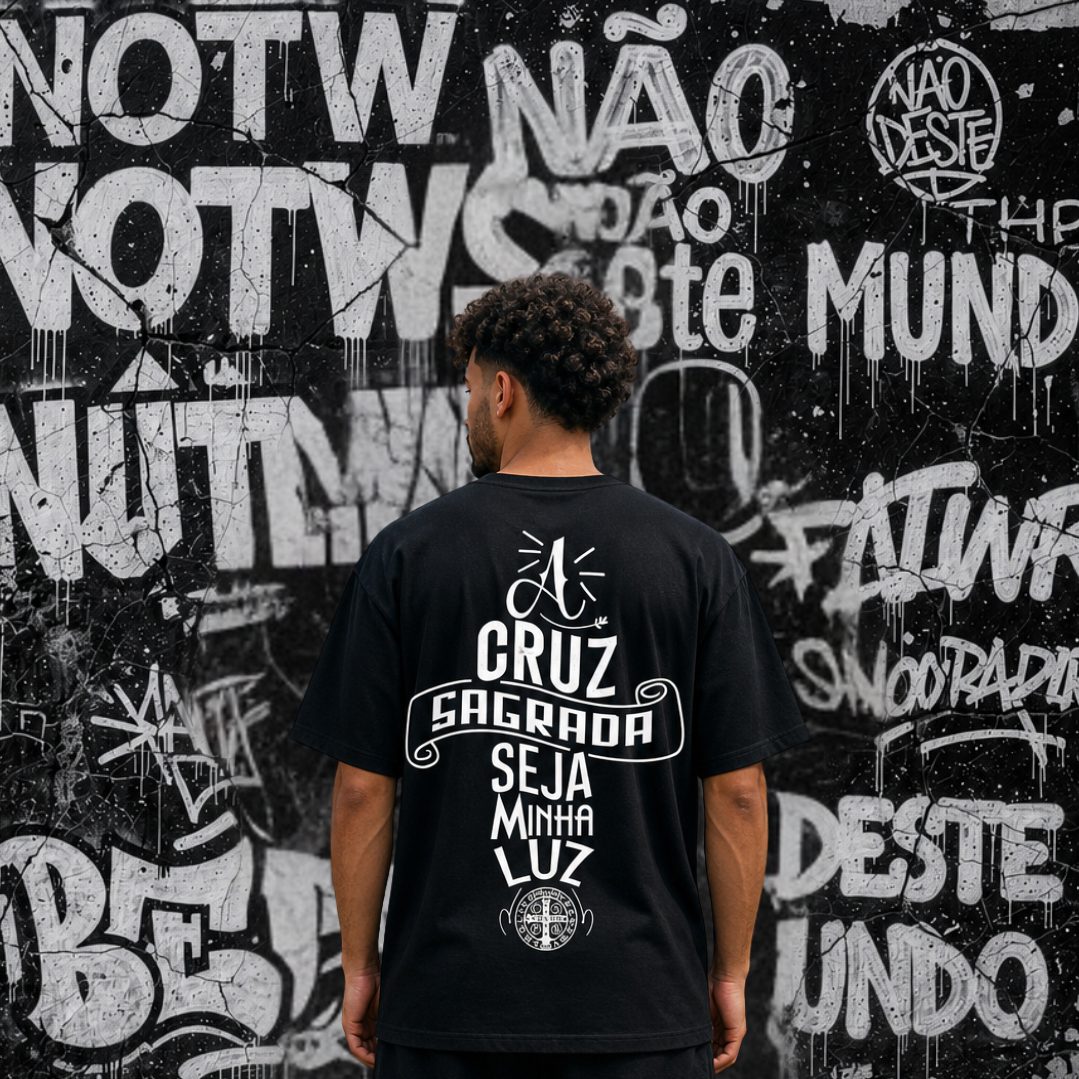 Camiseta Oversized - Cruz Sagrada - Preta